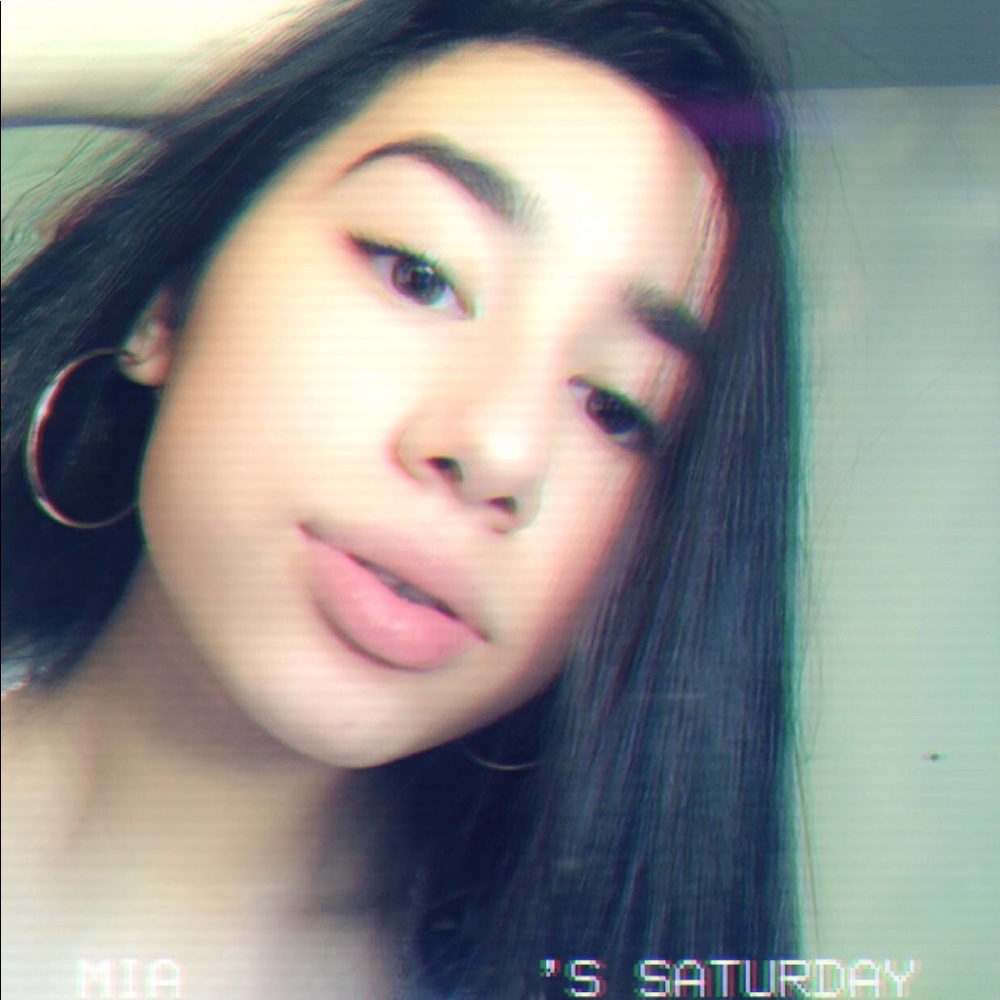 Meet your Posher, Mia